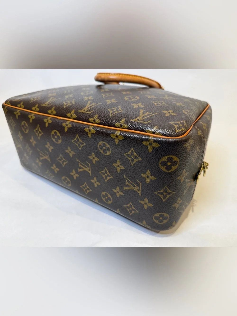 Louis Vuitton classic louis